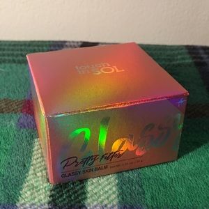 Touch in SOL Pretty Fitter Glassy Skin Balm